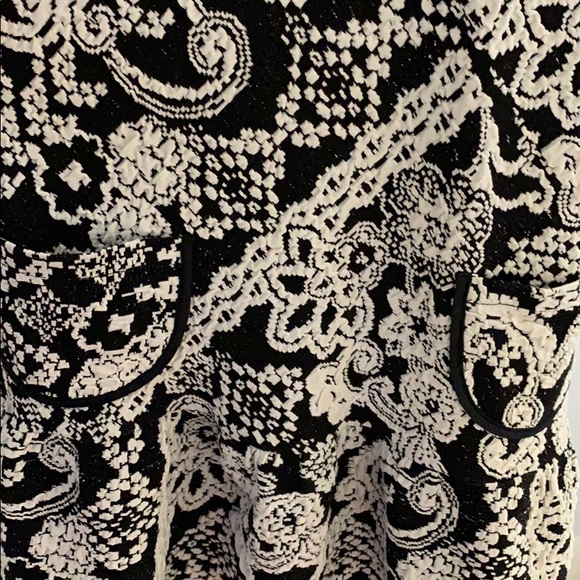 Like new black and white dress - Picture 3 of 4